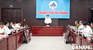 ong-tran-phuoc-son-chu-tri-cuoc-hop-1309-1