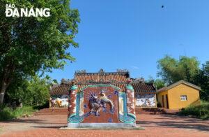 overview-of-the-bo-ban-village-communal-house-1