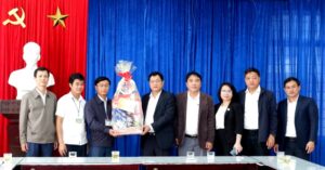 pho-chu-tich-hdnd-chuc-tet-cac-don-vi-1
