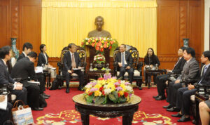 quang-c-e1-ba-a3nh-bu-e1-bb-95i-l-c3-a0m-vi-e1-bb-87c-2-1
