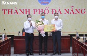 receive-the-symbolic-board-of-the-cash-donation-1