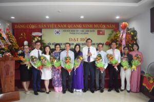 t-e1-ba-b7ng-hoa-ch-c3-bac-m-e1-bb-abng-bch-h-e1-bb-99i-h-e1-bb-afu-ngh-e1-bb-8b-vi-e1-bb-87t-h-c3-a0n-1