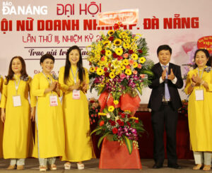 t-e1-ba-b7ng-hoa-ch-c3-bac-m-e1-bb-abng-hi-e1-bb-87p-h-e1-bb-99i-n-e1-bb-af-doanh-nh-c3-a2n-c4-90-c3-a0-n-e1-ba-b5ng-1