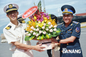 t-e1-ba-b7ng-hoa-ch-c3-bac-m-e1-bb-abng-thuy-e1-bb-81n-tr-c6-b0-e1-bb-9fng-t-c3-a0u-c-e1-bb-a7a-l-e1-bb-b1c-l-c6-b0-c6-a1ng-b-e1-ba-a3o-v-e1-bb-87-b-e1-bb-9d-bi-e1-bb-83n-nh-e1-ba-adt-b-e1-ba-a3n-1