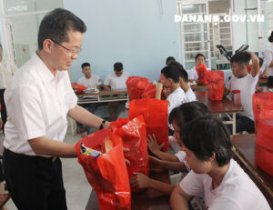 t-e1-ba-b7ng-qu-c3-a0-trung-thu-1