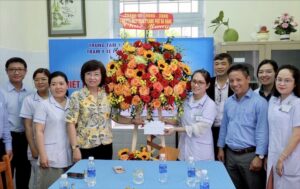 tham-cac-don-vi-y-te-nhan-ngay-thay-thuoc-viet-nam-2-1