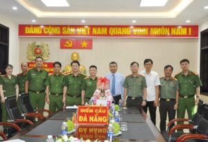 tham-nhan-ngay-truyen-thong-cong-an-190825-1
