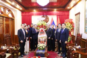 tham-va-chuc-mung-quoc-khanh-lao-1
