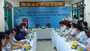 thanh-toan-vien-phi-khong-dung-tien-mat-1