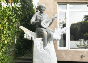 the-stone-sculpture-entitled-27musicians-of-love-songs-27-1