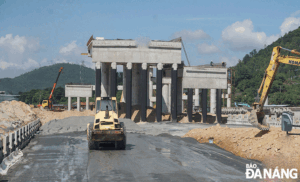 thi-cong-duong-noi-cang-lien-chieu-1