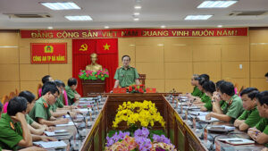thieu-tuong-vu-xuan-vien-chu-tri-cuoc-hop-1