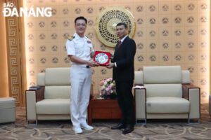 tiep-chi-huy-tau-khu-truc-kang-gam-chang-1