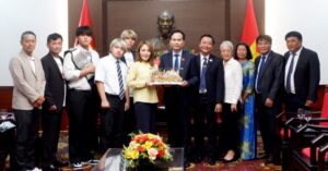 tiep-nghi-vien-thuong-vien-nhat-ban-1
