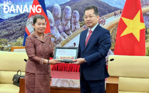 tiep-pho-thu-tuong-2c-bo-truong-bo-quan-he-quoc-hoi-campuchia-1