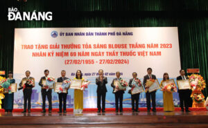 toa-sang-blouse-trang-2023-1