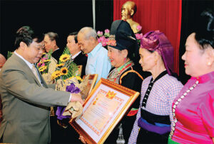 trao-danh-hieu-nghe-nhan-nhan-dan-1