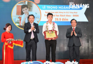 trao-h-e1-bb-8dc-b-e1-bb-95ng-cho-th-e1-bb-a7-khoa-c4-90-e1-ba-a1i-h-e1-bb-8dc-c4-90-c3-a0-n-e1-ba-b5ng-1