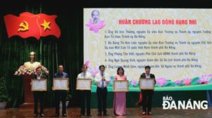 trao-hu-c3-a2n-ch-c6-b0-c6-a1ng-lao-c4-91-e1-bb-99ng-h-e1-ba-a1ng-nh-c3-ac-1