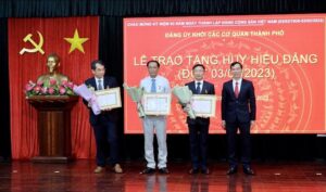 trao-huy-hieu-dang-2023-1
