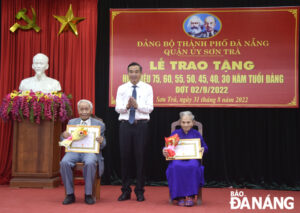 trao-huy-hieu-dang-quan-son-tra-1-1