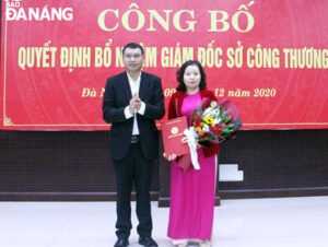trao-quy-e1-ba-bft-c4-91-e1-bb-8bnh-v-c3-a0-t-e1-ba-b7ng-hoa-ch-c3-bac-m-e1-bb-abng-b-c3-a0-l-c3-aa-th-e1-bb-8b-kim-ph-c6-b0-c6-a1ng-1