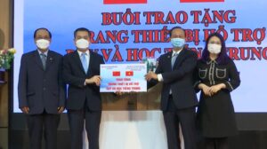 trao-thiet-bi-day-tieng-trung-1