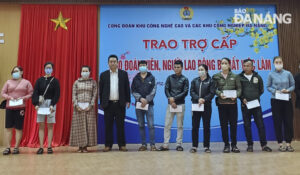 trao-tro-cap-cho-nguoi-lao-dong-kho-khan-dip-tet