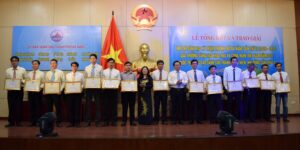 vinh-danh-khoa-hoc-1