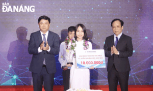 vinh-danh-thu-khoa-dai-hoc-da-nang-2023-1