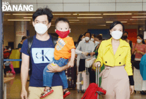 visitors-arriving-at-the-da-nang