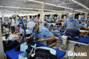 workers-at-the-hoa-tho-textiles-and-garments-company