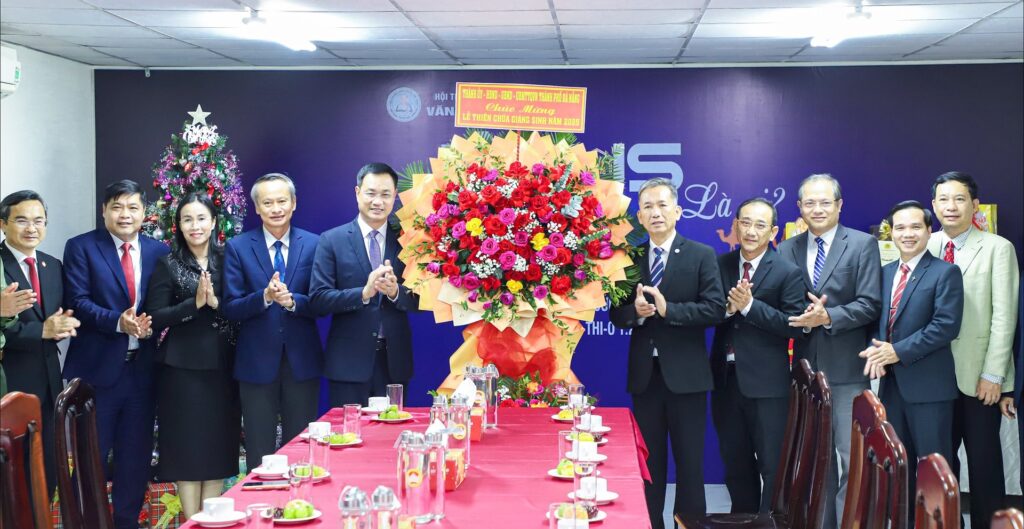 Chuc mung giang sinh 2025