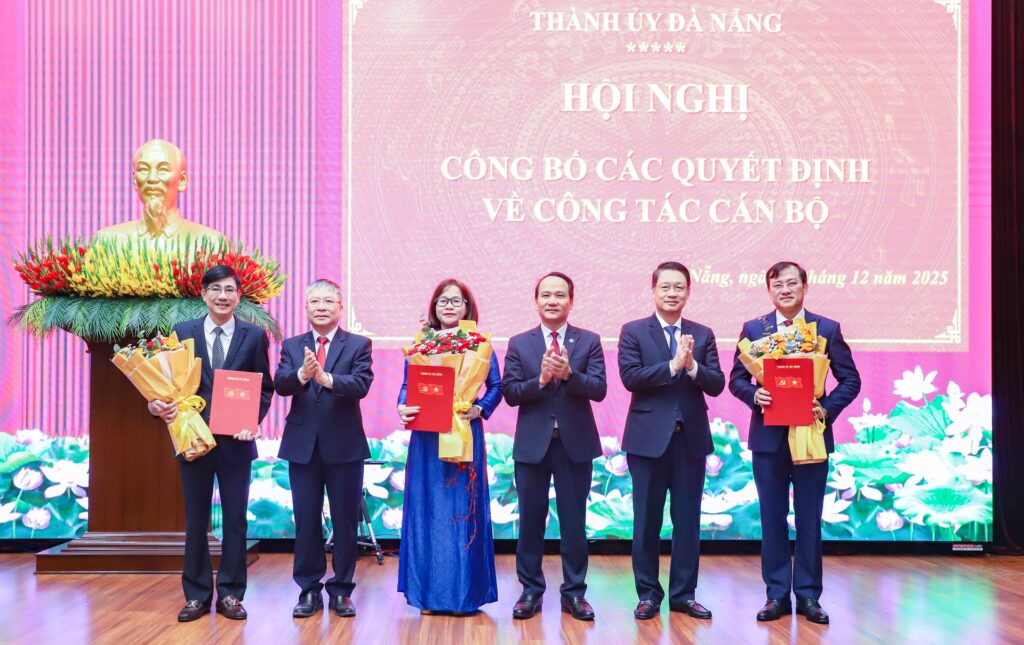 Cong bo quyet dinh ve cong tac can bo 1 12 2025