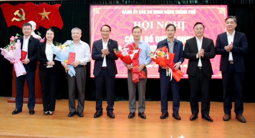 Cong bo quyet dinh ve cong tac can bo 28 11 2025 3