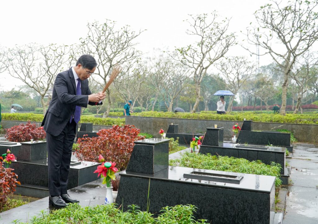 Dang huong 81 nam ngay quan doi nhan dan 1
