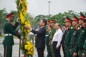 Dang huong 81 nam ngay quan doi nhan dan_2