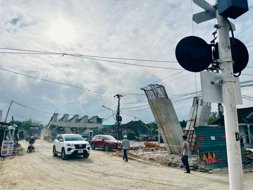 Du an nang cap cai tao Quoc lo 14E 1