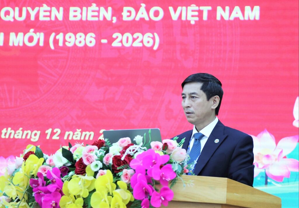 Hoi thao 40 nam 1