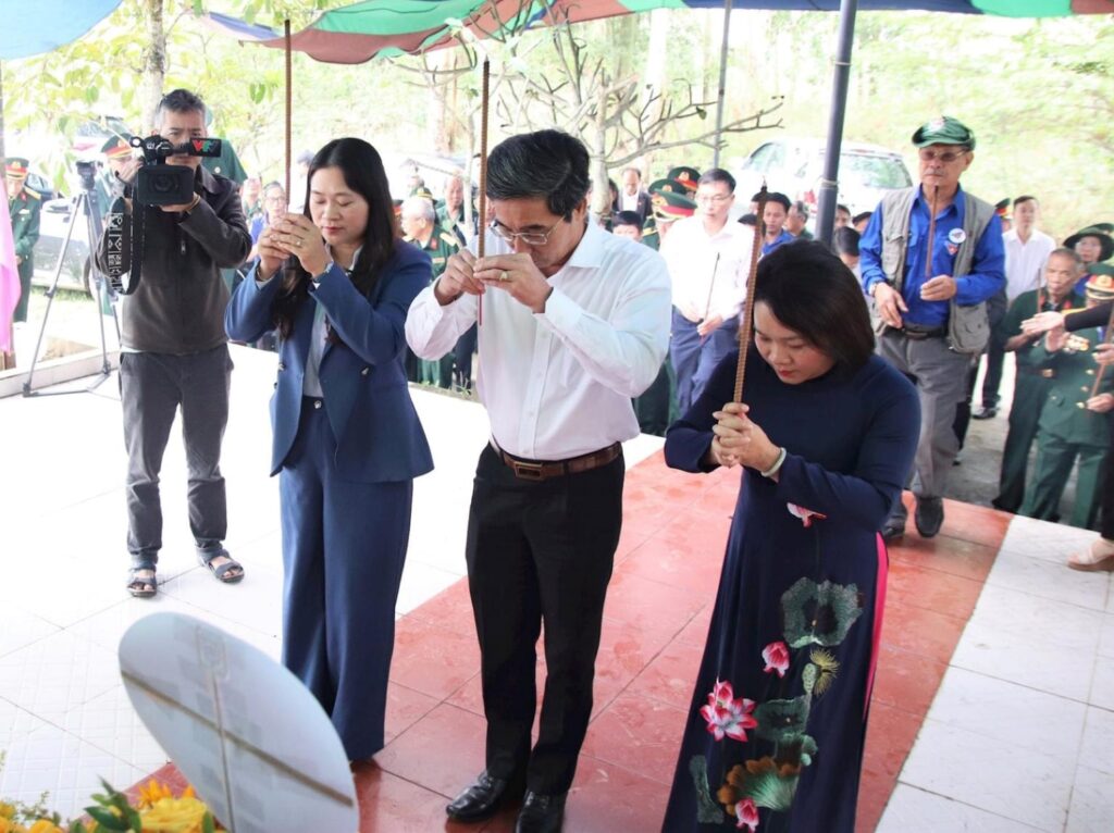 Khu di tich cach mang xom Chin Chu 1