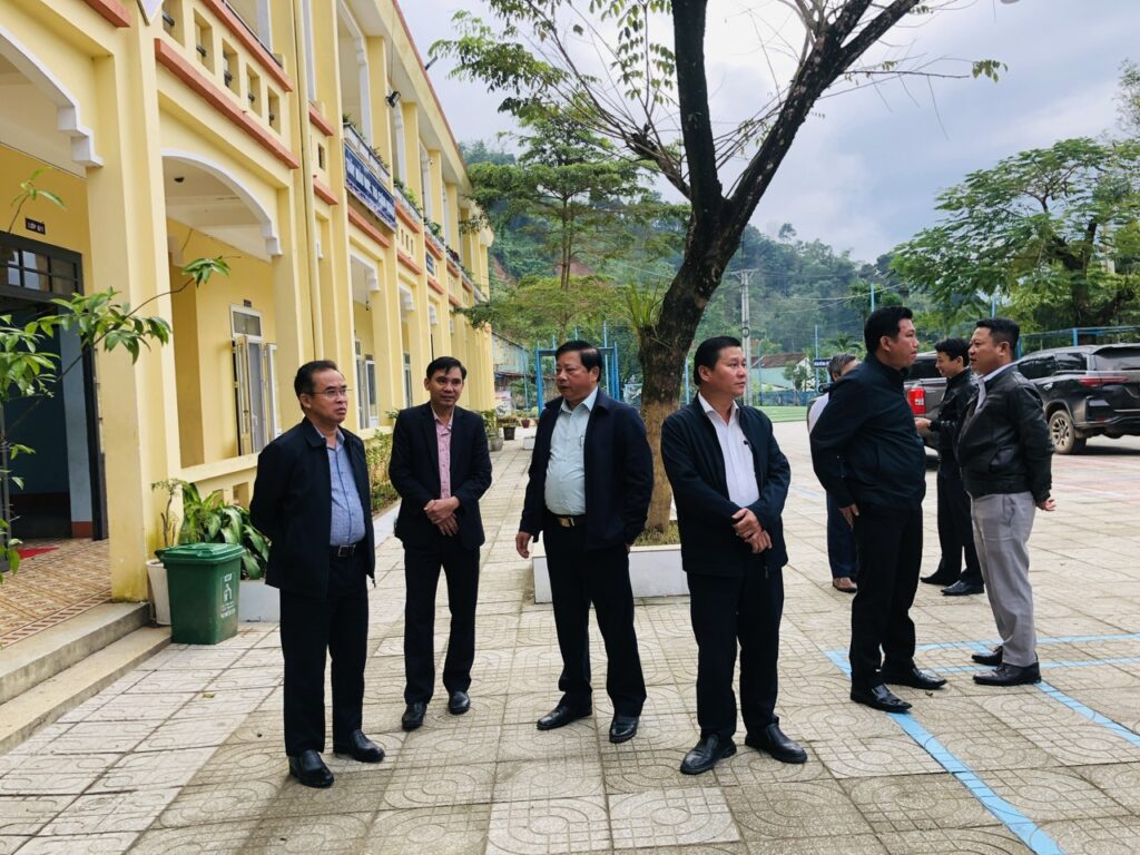 Lam viec voi cac xa mien nui 28 11 2025