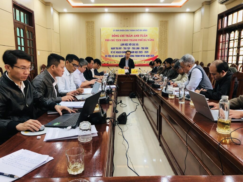 Lam viec voi cac xa mien nui 28 11 2025 1