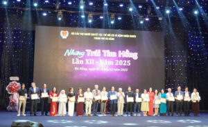 Nhung trai tim hong 2025_1