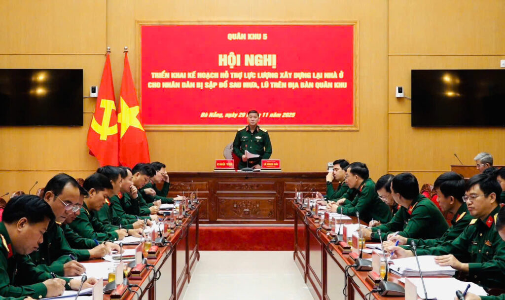 Quan khu 5 chuyen khai xay lai nha sau bao