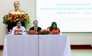 Tiep xuc cu tri phuong Cam Le 24-12-2025