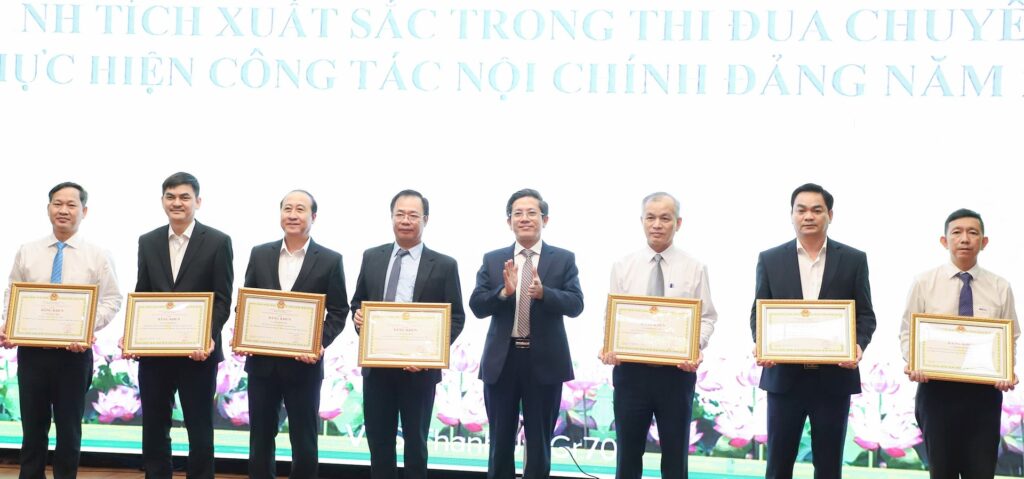 Tong ket cong tac noi chinh Dang 2025 4