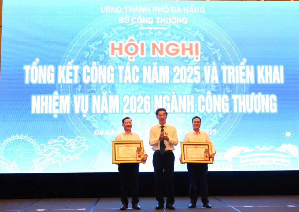 Tong ket nganh cong thuong 2025 1