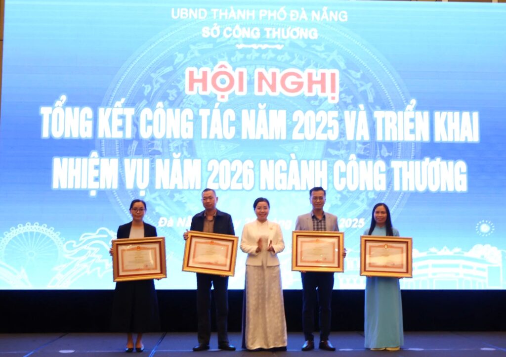 Tong ket nganh cong thuong 2025 2