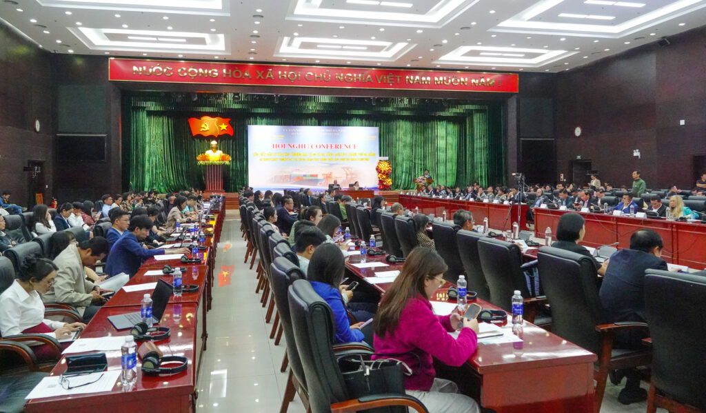 Xuc tien dau tu vao khu thuong mai tu do 1