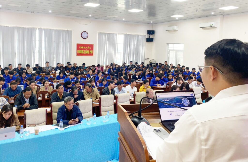 cac dia phuong cap xa phuong deu tap trung nang cao nang luc so cho can bo cap co so. trong anh la buoi tap huan binh dan hoc vu so tai phuong quang phu